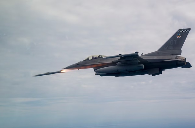 Ukraine có thể nhận 20 tiêm kích F-16 trong năm nay?- Ảnh 1.