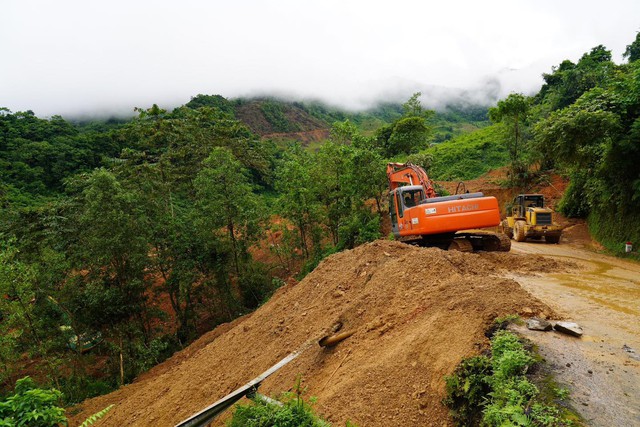 Đã thông tuyến điểm sạt lở vùi lấp xe khách trên QL43 khiến 11 người chết- Ảnh 1.