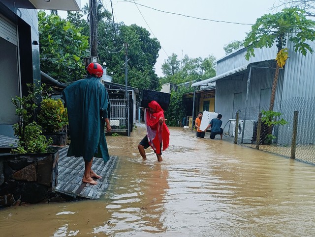 Mưa lớn kéo dài, nhiều khu vực ở đảo Phú Quốc ngập sâu- Ảnh 4.