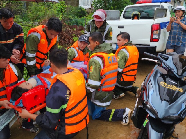 Mưa lớn kéo dài, nhiều khu vực ở đảo Phú Quốc ngập sâu- Ảnh 3.