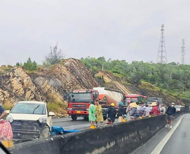 Tai nạn giữa ô tô và người đi bộ trên đèo Lý Hòa, một người tử vong- Ảnh 1.