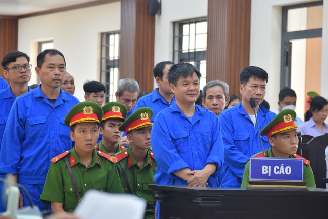 An Giang: Cựu lãnh đạo H.Chợ Mới và thuộc cấp hầu tòa   vì tham ô tài sản- Ảnh 4.