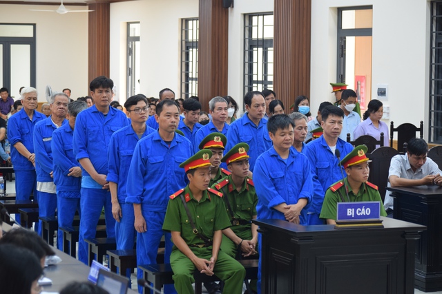 An Giang: Cựu lãnh đạo H.Chợ Mới và thuộc cấp hầu tòa   vì tham ô tài sản- Ảnh 1.