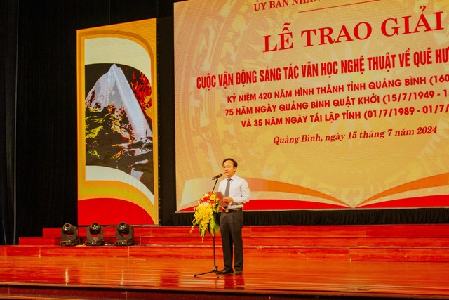 Trao giải thưởng văn học nghệ thuật kỷ niệm 420 năm hình thành tỉnh Quảng Bình- Ảnh 2.