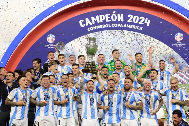 Đội tuyển Argentina vô địch Copa America nghẹt thở, Messi và Di Maria khóc cười hạnh phúc- Ảnh 4.