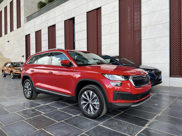 Skoda Kodiaq giảm giá hơn 200 triệu đồng, cạnh tranh Hyundai Santa Fe- Ảnh 1.