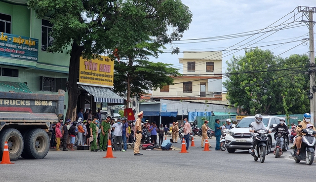 Ninh Thuận: Va chạm xe tải, người phụ nữ đi xe đạp điện tử vong- Ảnh 1.