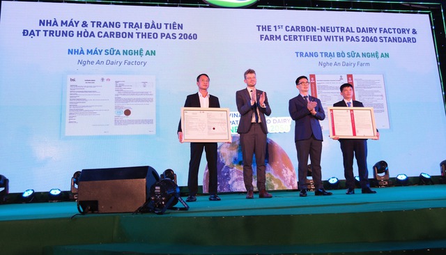 Chương trình Net Zero của Vinamilk giành giải thưởng Doanh nghiệp trách nhiệm châu Á - Ảnh 2.