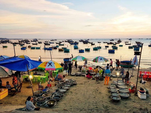 Muốn mua hải sản tươi ngon hãy đến 4 khu chợ này ở Phan Thiết- Ảnh 1.