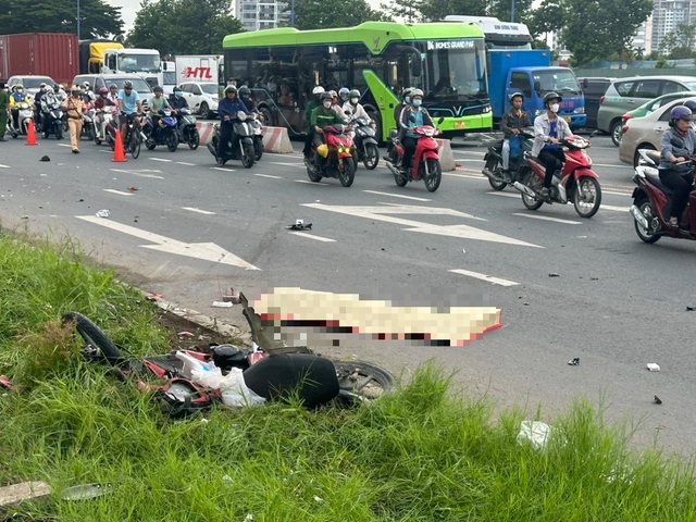 Tử vong vì chạy xe máy ngược chiều trên đường Mai Chí Thọ- Ảnh 2.