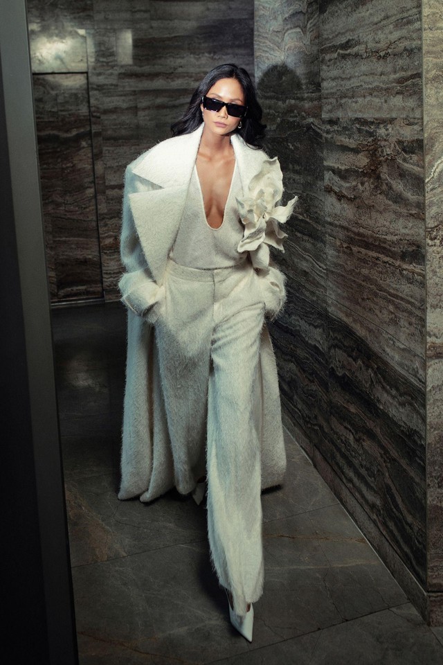Hoa hậu H’Hen Niê và nhà thiết kế Công Trí 'sánh đôi' trên tạp chí Vogue- Ảnh 5.