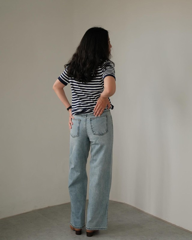 Quần jeans xanh đời thường mà sành sỏi nhất tủ đồ- Ảnh 11.