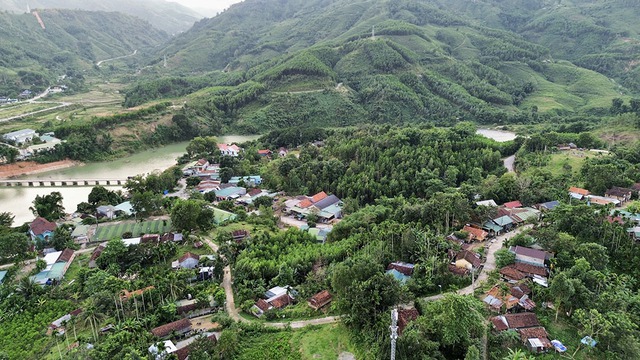 Hiến đất xây trường học, làm đường bê tông- Ảnh 3.