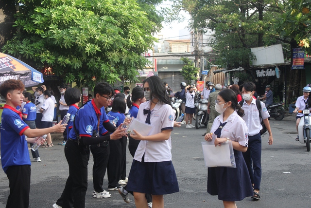 ‘Thi rớt về anh nuôi’: Lời động viên tưởng lãng mạn nhưng khiến các nàng… tắt mạng- Ảnh 1.