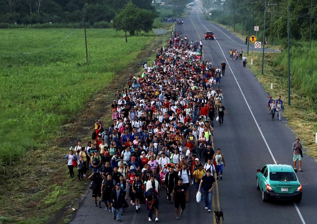 Người di cư đổ xô tới Mỹ trước lo ngại ông Trump trở lại Nhà Trắng- Ảnh 1.