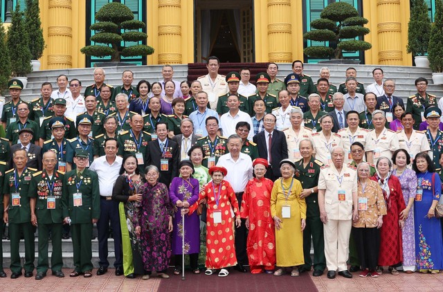 Chủ tịch nước gặp mặt Đoàn đại biểu người có công với cách mạng tiêu biểu toàn quốc- Ảnh 3.