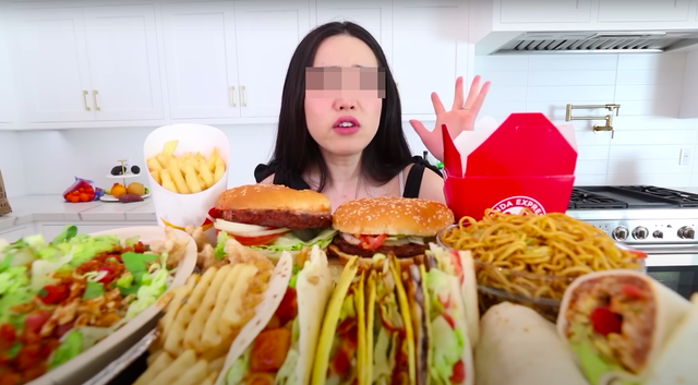 'Thánh ăn' Trung Quốc đột tử khi đang livestream và loạt hiểm họa từ mukbang- Ảnh 6.