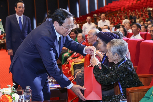 Thủ tướng Phạm Minh Chính: Chăm lo đời sống người có công ngày càng tốt đẹp- Ảnh 1.