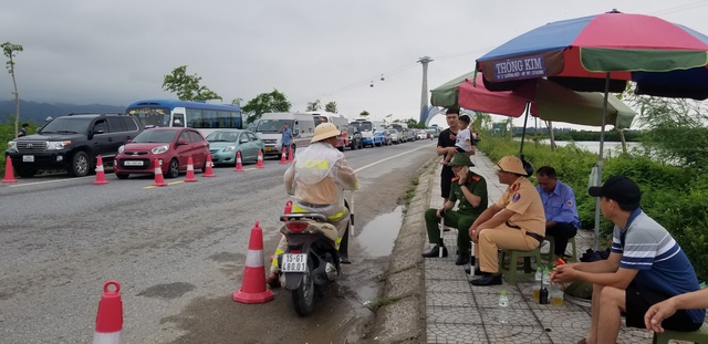 7 phà hoạt động liên tục, đưa 4.000 người mắc kẹt ở đảo Cát Bà về đất liền- Ảnh 5.