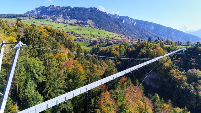 Những cây cầu treo nổi tiếng trên thế giới với cảnh quan hùng vĩ