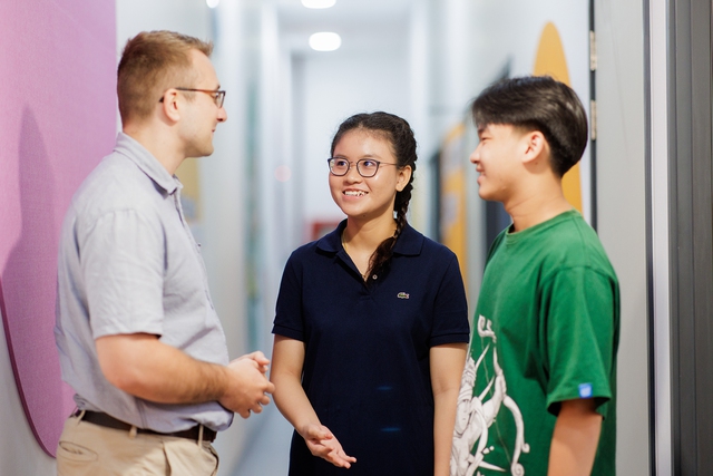 Hội đồng Anh là một lựa chọn uy tín, nơi các nhà giáo dục có chuyên môn cao hiểu rõ tiềm năng và tâm lý của trẻ để giúp các em tiến bộ từng ngày