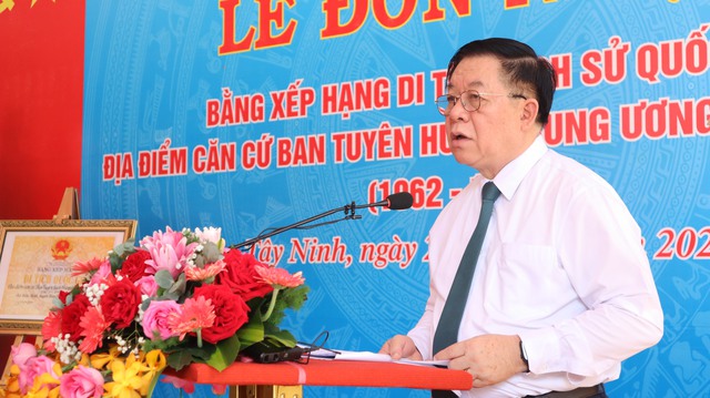 Trưởng ban Tuyên giáo T.Ư dâng hương tại Nghĩa trang liệt sĩ Đồi 82- Ảnh 10.