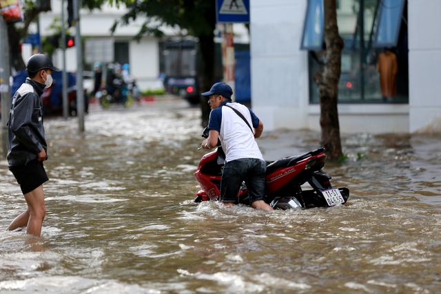 Tin tức thời tiết hôm nay 3.8.2024: Miền Bắc kéo dài ngày mưa giông- Ảnh 1.