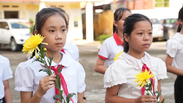 Bật khóc khi đến viếng Tổng Bí thư ở nơi sơ tán- Ảnh 7.