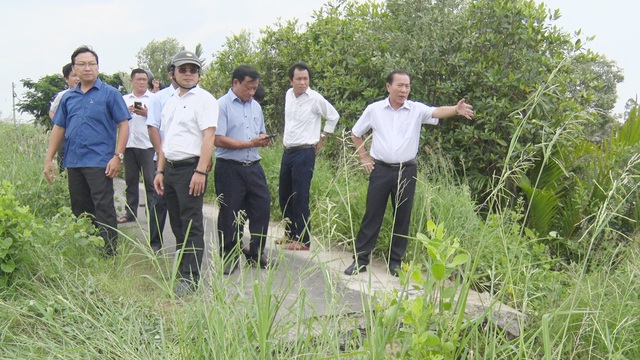 Bạc Liêu: Sạt lở nghiêm trọng đường nông thôn, đe dọa ao tôm của người dân- Ảnh 2.