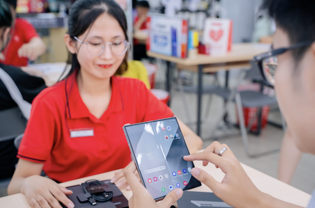 CellphoneS mở bán hơn 1.000 máy Galaxy Z Fold6 và Z Flip6- Ảnh 1.