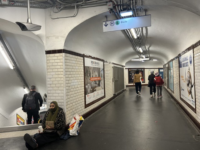Khám phá Paris bằng tàu điện ngầm- Ảnh 8.