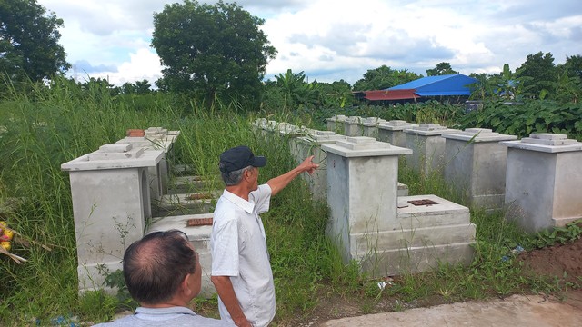 Xây dựng trái phép hàng trăm ngôi mộ chờ- Ảnh 1.