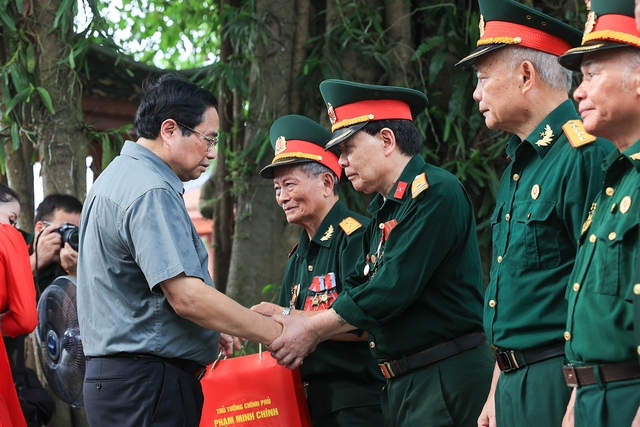 Thủ tướng: Chăm lo để đời sống của người có công ngày càng tốt đẹp hơn- Ảnh 3.