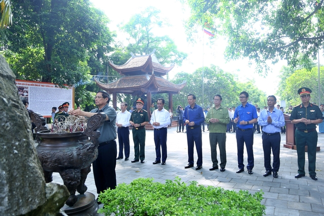 Thủ tướng: Chăm lo để đời sống của người có công ngày càng tốt đẹp hơn- Ảnh 1.