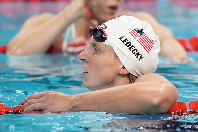 Michael Phelps bảo vệ Katie Ledecky sau thất bại cay đắng nội dung 400 m tự do- Ảnh 1.