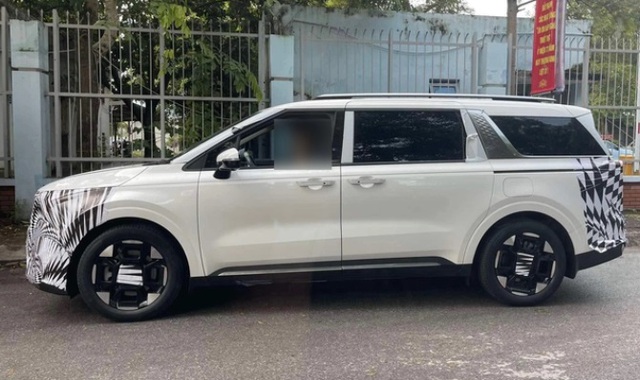 Kia Carnival 2024 xuất hiện tại Việt Nam- Ảnh 1.