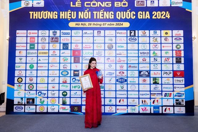 Á hoàng Kim Thảo nhận danh hiệu 'Doanh nhân xuất sắc 2024'- Ảnh 3.