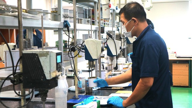 Bộ phận R&D làm việc tại nhà máy KCC (Việt Nam) (Ảnh: Từ Thắng)