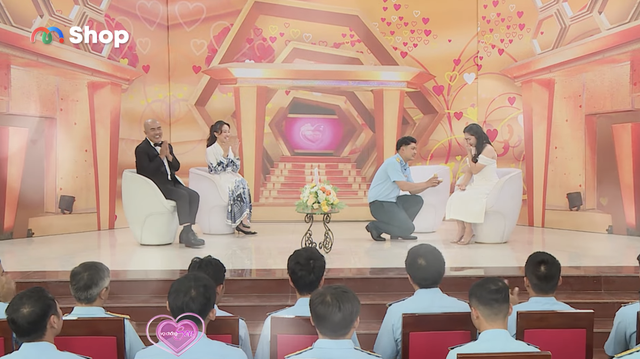 Chàng phi công quân sự tiết lộ chuyện tình 'yêu nhanh cưới vội' với vợ xinh đẹp- Ảnh 4. Chàng phi công quân sự tiết lộ chuyện tình 'yêu nhanh cưới vội' với vợ xinh đẹp- Ảnh 4.