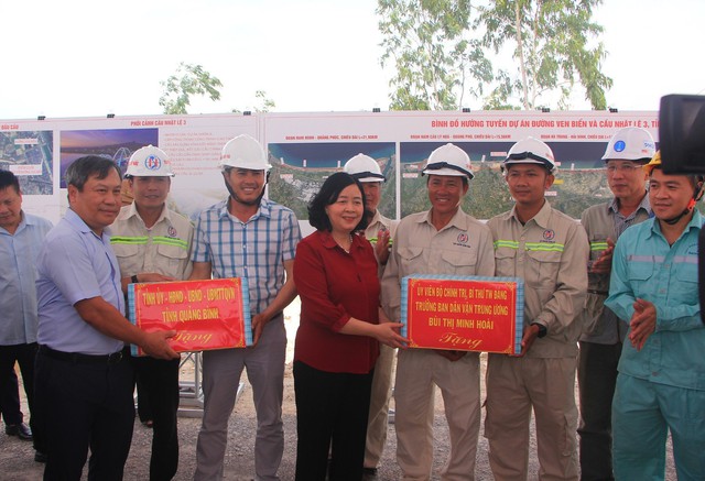 Trưởng ban Dân vận T.Ư khảo sát thực tế các dự án trọng điểm tại Quảng Bình- Ảnh 2.