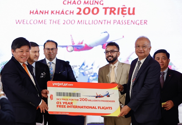 Vietjet chào đón hành khách thứ 200 triệu, công bố đường bay mới Ahmedabad - Đà Nẵng- Ảnh 2.