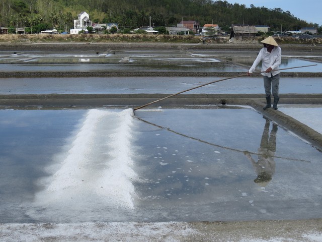 Bảo tồn đồng muối truyền thống Sa Huỳnh gắn với phát triển du lịch cộng đồng- Ảnh 1.