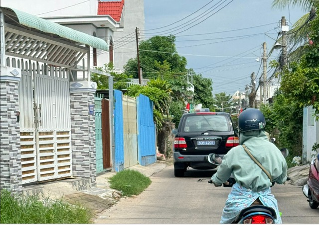 Xe của Bộ Công an xuất hiện trước nhà Bí thư huyện đảo Phú Quý- Ảnh 3.