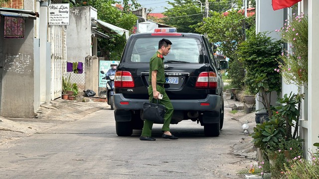 Xe của Bộ Công an xuất hiện trước nhà Bí thư huyện đảo Phú Quý- Ảnh 2.