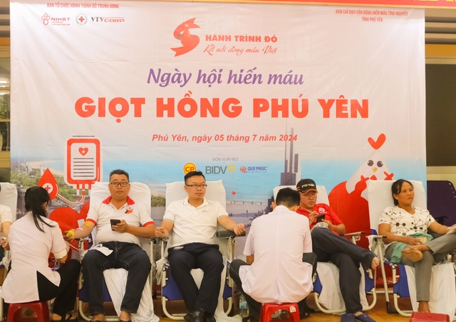 Ngày hội 'Hành trình đỏ' ở Phú Yên thu về 350 đơn vị máu- Ảnh 1.
