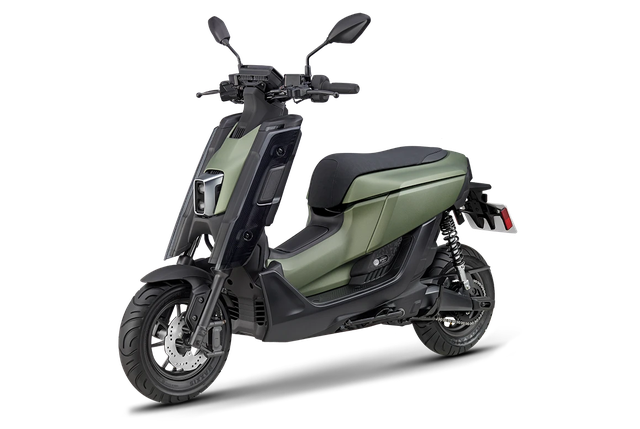 Xe máy điện Yamaha EMF 2024 mỗi lần sạc chạy 65 km, cạnh tranh Honda U-GO- Ảnh 1.