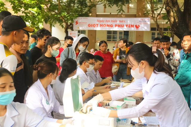 Ngày hội 'Hành trình đỏ' ở Phú Yên thu về 350 đơn vị máu- Ảnh 2.