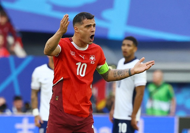Xhaka giấu bí mật rách cơ, nén đau thi đấu trong 120 phút với đội tuyển Anh- Ảnh 1.