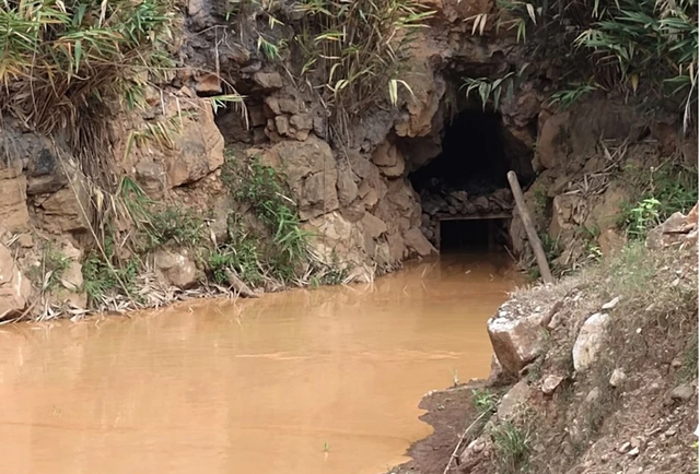Con sông đỏ nặng… bùn dơ- Ảnh 3.