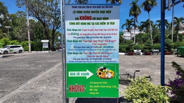 Nói không với hoạt động cúng đốt hàng mã tại các di tích ở Côn Đảo- Ảnh 1. Nói không với hoạt động cúng đốt hàng mã tại các di tích ở Côn Đảo- Ảnh 1.